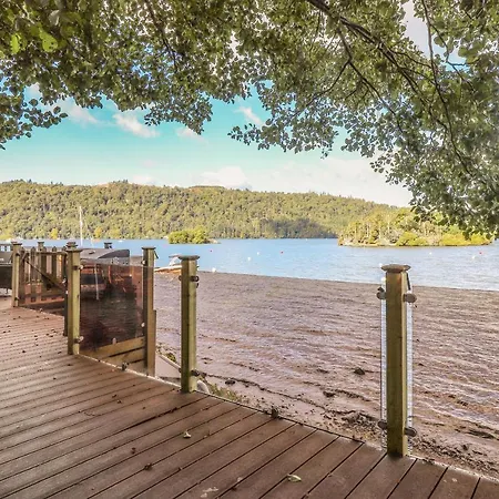 Lakeside Holiday home